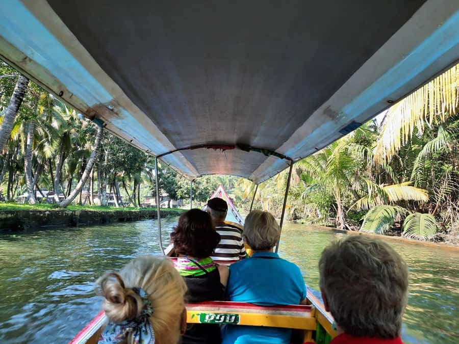 Hua Hin: Maeklong Railway & Amphawa Floating Markets Tour - Dinner at a local restaurant