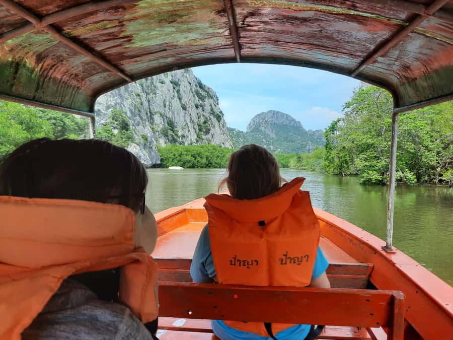 Hua Hin: Maeklong Railway & Amphawa Floating Markets Tour - How much guiding should you expect?