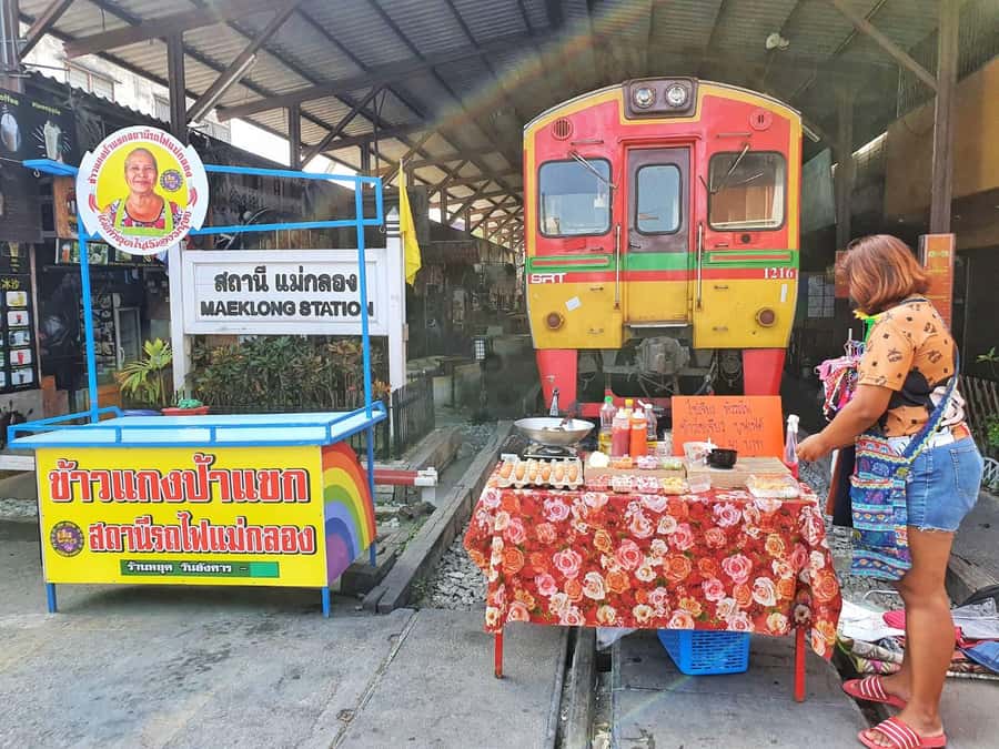 Hua Hin: Maeklong Railway & Amphawa Floating Markets Tour - Pickup from Hua Hin, Cha-am, or Pran Buri