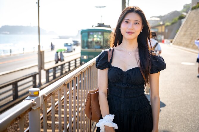 Kamakura Tour with Pro Photographer: Anime Train & Fuji Sunset - A one-hour photo session at the station