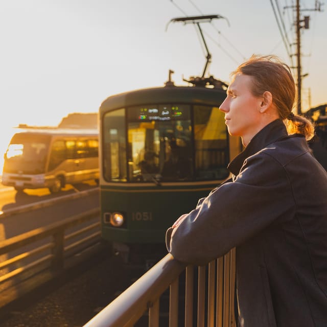 Kamakura Tour with Pro Photographer: Anime Train & Fuji view - The 15-Minute Guided Introduction