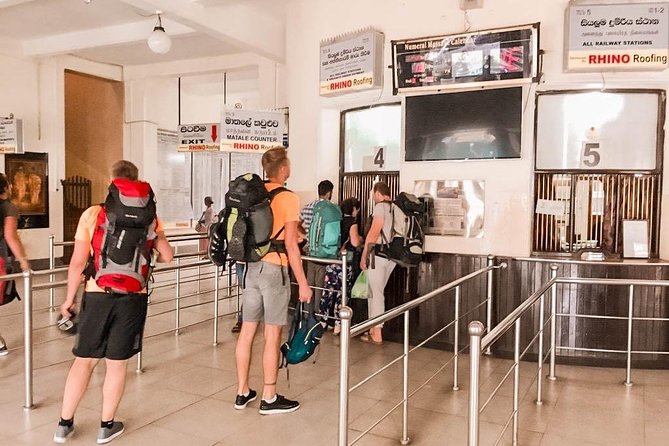 Kandy to Ella train ride on (Train No: 1015 "Udarata Menike") - What the first half of the journey feels like