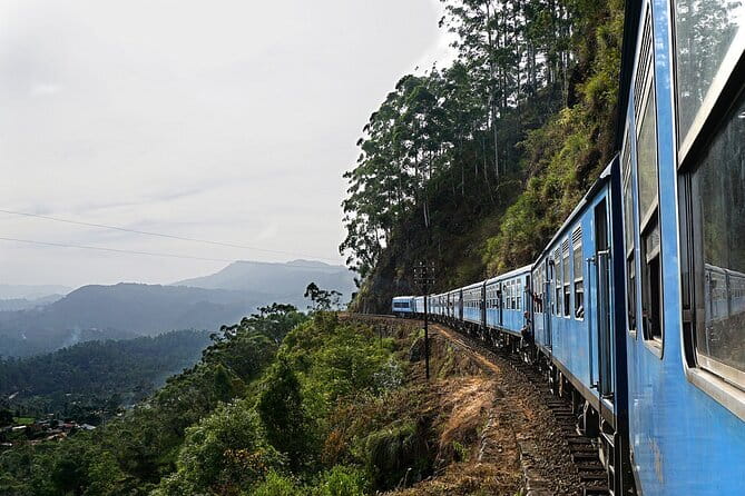 Kandy to Nanu Oya train ride on (Train No: 1005 "Podi Menike") - Starting in Kandy at the railway station