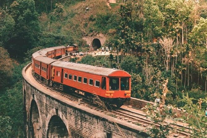 Kandy to Nanu Oya train ride on (Train No: 1005 "Podi Menike") - Arriving at Nanu Oya for Nuwara Eliya