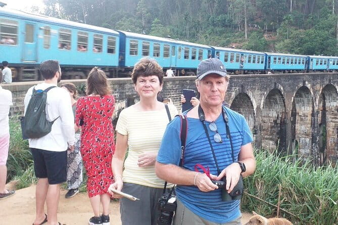 Kandy to Nanu Oya train ride on (Train No: 1005 "Podi Menike") - Kandy to Hatton, where the hills take over