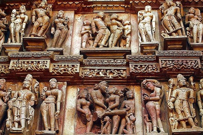 Khajuraho Tour from Delhi with a overnight train - The overnight train from Delhi
