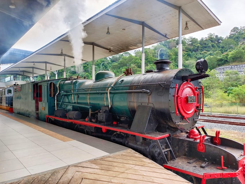 Kota Kinabalu, Sabah: North Borneo Heritage Train - A small onboard henna activity