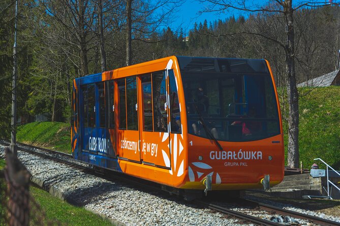 Krakow to Zakopane: Funicular, Tasting and Thermal Baths Day Trip - Smoked oscypek and a shot of local vodka in Witów