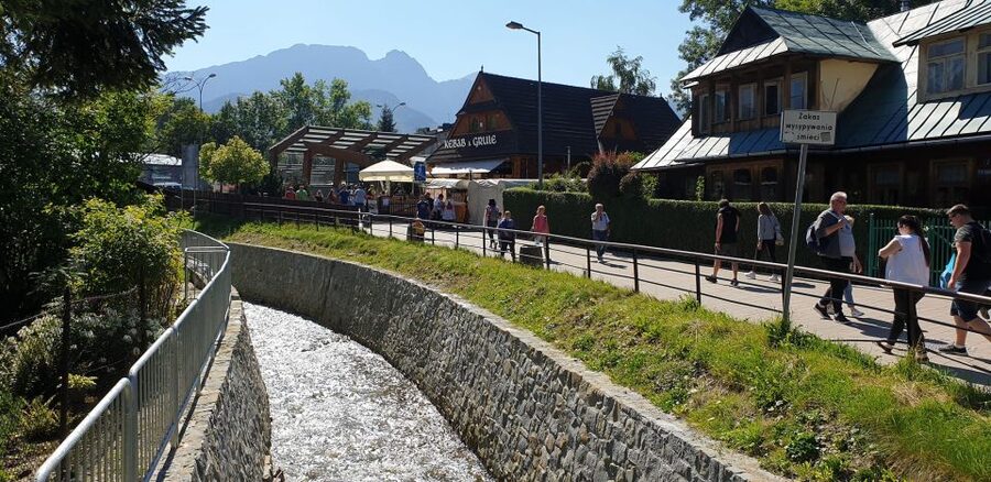 Krakow: Zakopane, Funicular, Cheese, and Highland Day Trip - Chochołów and the wooden highlander villages