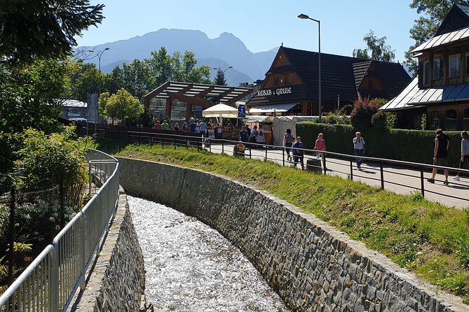 Krakow - Zakopane: Funicular, Cheese and Highland Highlights - Two hours along Krupówki Street