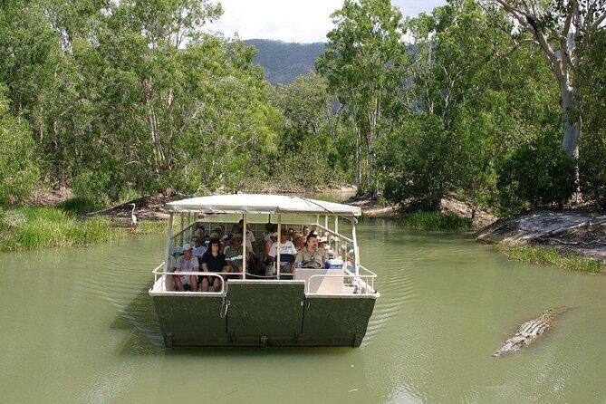 Kuranda, Scenic Rail, Skyrail and Hartley's Crocodile Adventures - Hartley’s Crocodile Adventures brings the action