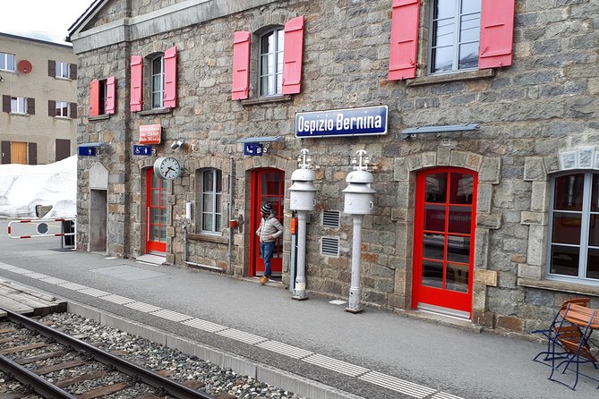 Lake Como, Swiss Alps and Bernina Train From Milan - Guides, drivers, and group size