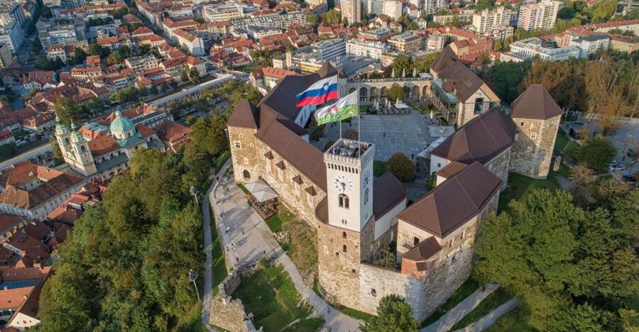 Ljubljana: Castle Entry Ticket with Optional Funicular Ride - Reaching the castle by funicular or on foot