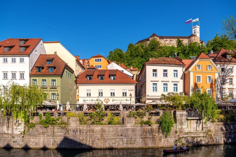 Ljubljana: Guided Walk & Funicular Ride to Ljubljana Castle - Starting at Town Hall and the Robba Fountain