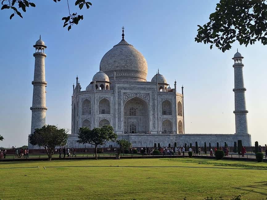 Luxury train tour from Delhi to Agra - Agra markets and local crafts