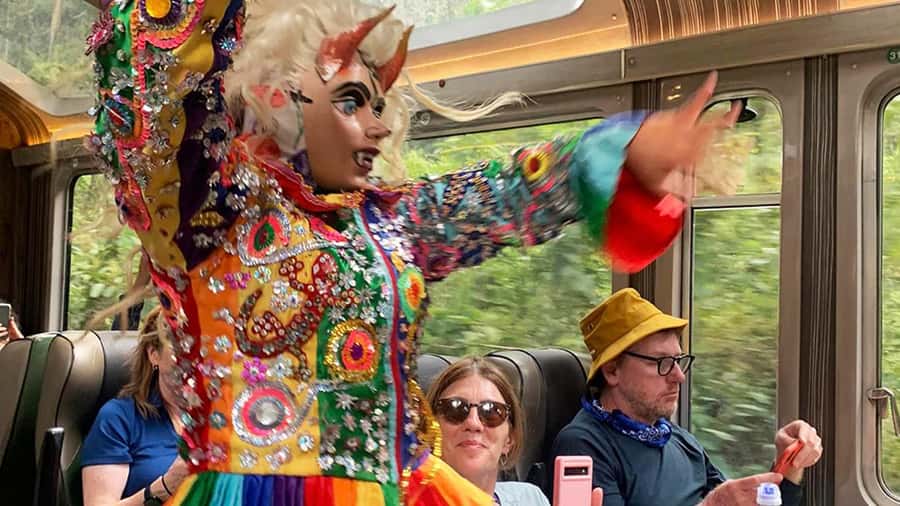 Machu Picchu: 1-day tour by Vistadome Observatory train - The 05:00 departure from Cusco