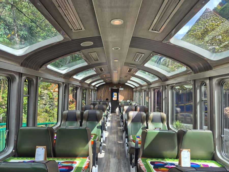 Machu Picchu: 1-day tour by Vistadome Panoramic train - The return journey and the late finish
