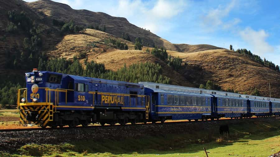 Machupicchu tour by tourist train in 2 days - The train ride through Andean and jungle scenery
