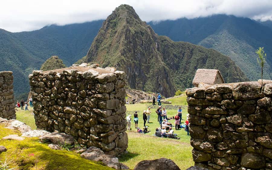 Machupicchu tour by tourist train in 2 days - Guide quality and group size