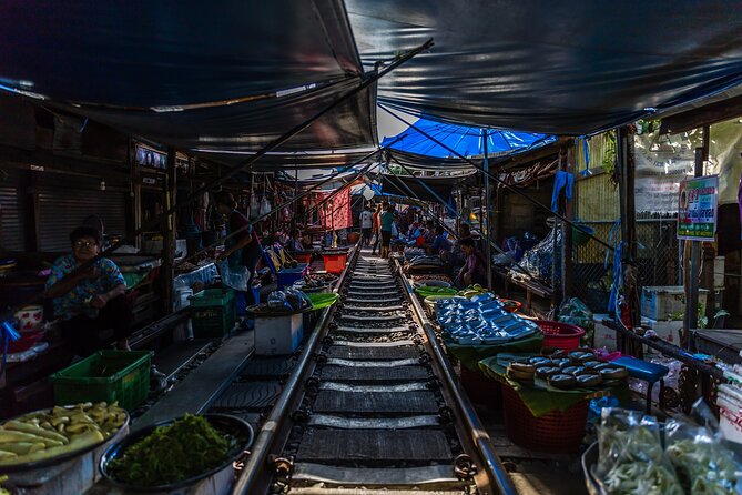Maeklong Railway, Sugar Palm Factory & Floating Market - Reaching Damnoen Saduak by longtail boat