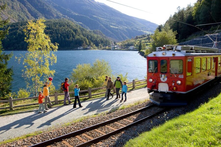 Milan to St. Moritz: Scenic Bernina Train Tour with Guide - Returning through Tirano and back to Milan