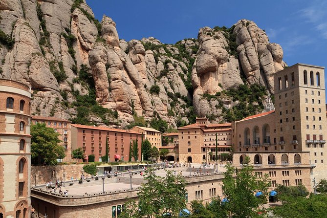 Montserrat: Cog-Wheel, Basilica, Black Madonna & Licor Tasting - Audiovisual room, museum, and free time
