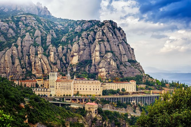 Montserrat: Cog-Wheel, Basilica, Black Madonna & Licor Tasting - The liquor tasting at La Botiga
