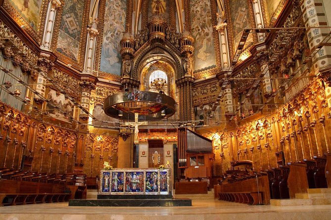Montserrat: Cog-Wheel, Basilica, Black Madonna & Licor Tasting - Inside the Basilica and before the Black Madonna