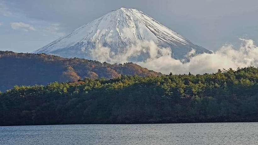 Mount Fuji & Hakone Private Tour with Bullet Train Return - Lake Ashinoko and Fuji across the water