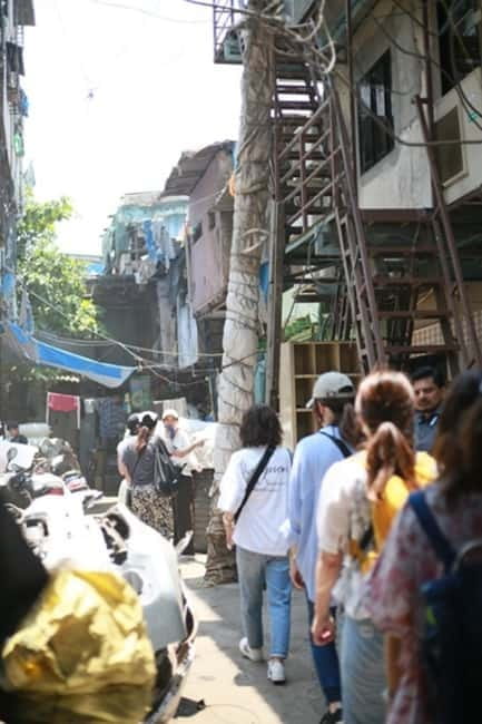 Mumbai: Dharavi Slum and Dhobi Ghat Tour with Train Ride - Who should book this tour?