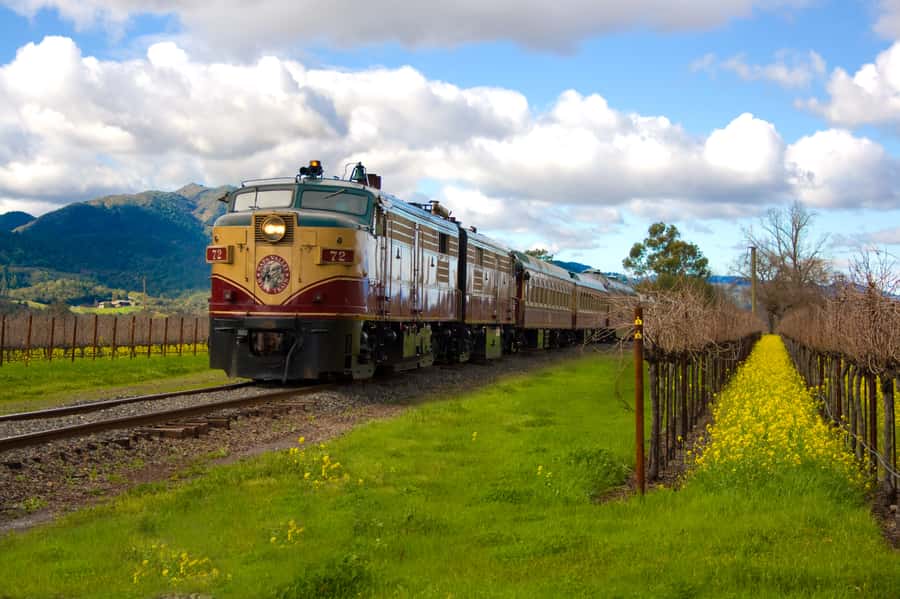 Napa Valley Wine Train: Vista Dome Lunch or Dinner - Boarding the Napa Valley Wine Train