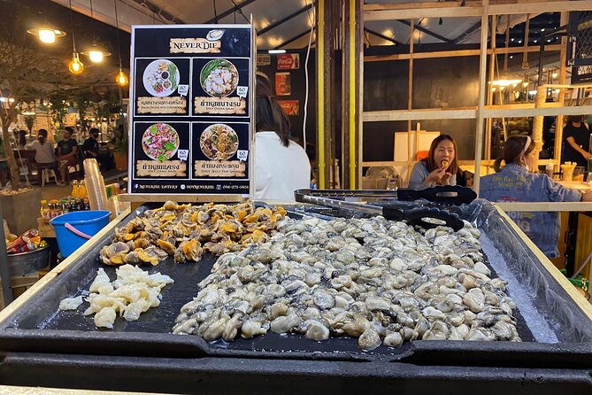 Night life in Bangkok - Jodd Fairs Train Night Market(Joint) - Who Will Enjoy This Experience Most?