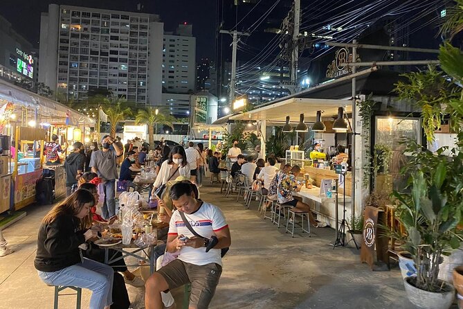 Night life in Bangkok - Jodd Fairs Train Night Market(Joint) - One Hour Among Food Stalls, Drinks, and Lights