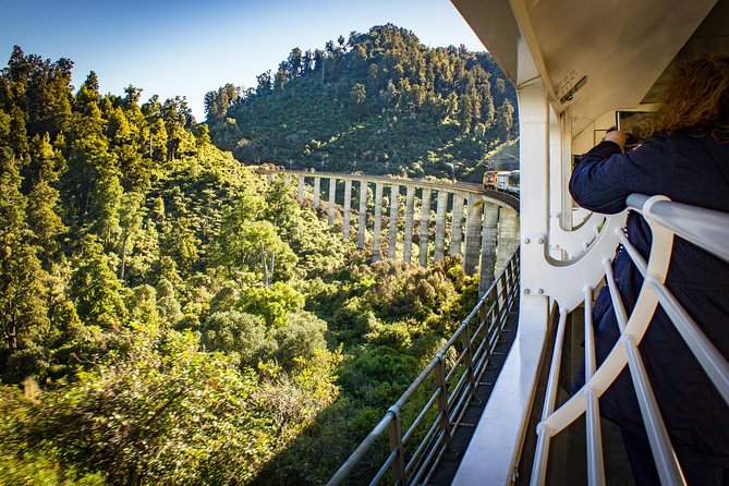 Northern Explorer Train Journey from Auckland to Wellington - The Raurimu Spiral and railway engineering