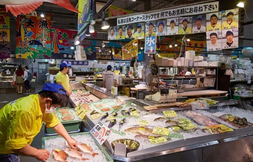 Osaka: Wakayama Cat Train, Seafood market, Hot Springs Tour - Optional bathing at a 1,300-year-old hot spring area