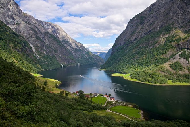 Oslo To Bergen Self-Guided Full Day Trip with Flåm Railway And Fjord Cruise - Why this route works so well