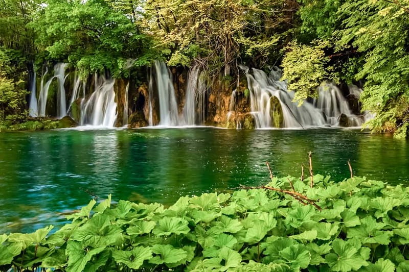 Plitvice Lakes: Guided Walking Tour with Train and Boat Ride - Returning by panoramic train
