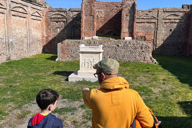 Pompeii and Naples Tour from Rome by Train with Lunch - Pizza lunch in Pompeii