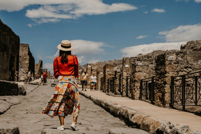 Pompeii Guided Tour with Train Included from Rome - Two hours in the ruins, then time to wander