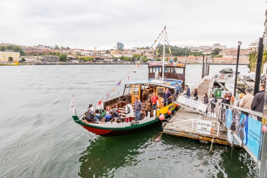 Porto: City Train Tour, River Cruise & Wine Cellar - Seeing Porto from the Douro River