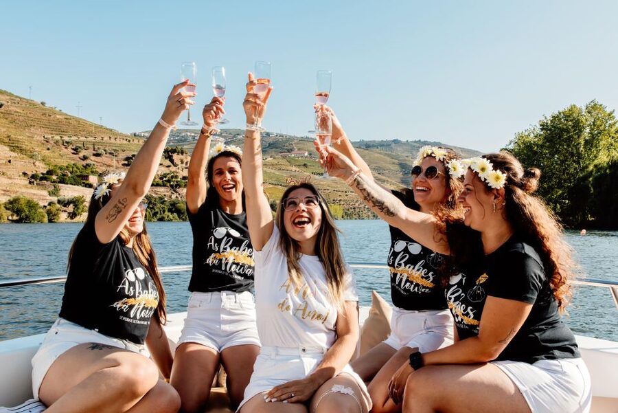 Porto: Douro Valley Full-Day Boat, Train, and Lunch Tour - A short train ride through the valley