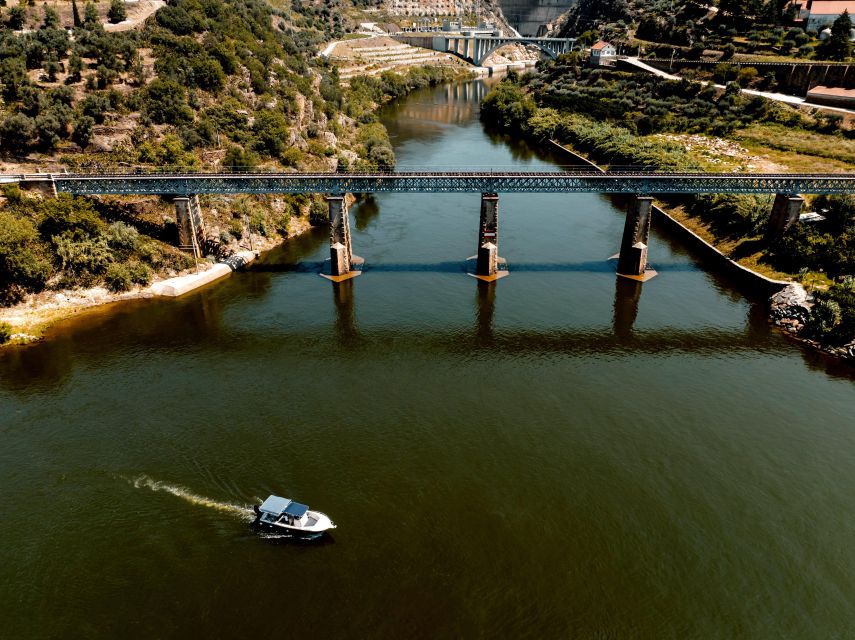 Porto: Douro Valley Full-Day Boat, Train, and Lunch Tour - Pinhão and the Douro by boat
