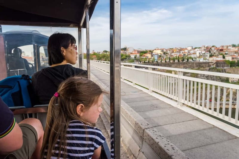 Porto: Magic Train Tour and Port Wine Cellar with Tastings - What the audio guide adds