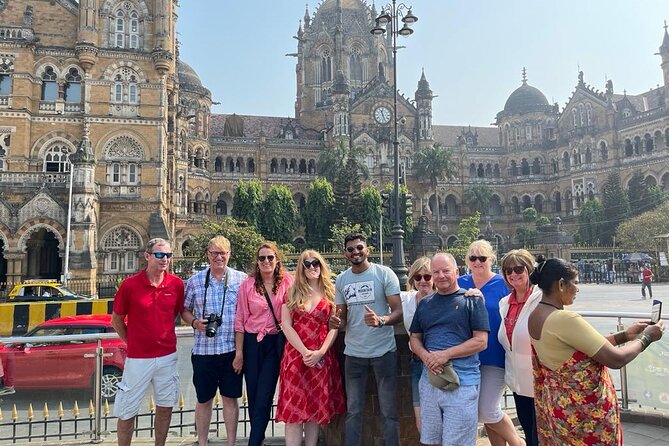 Primmum Mumbai Sightseeing With Local Train Ride Experience - Dhobi Ghat: seeing work in public