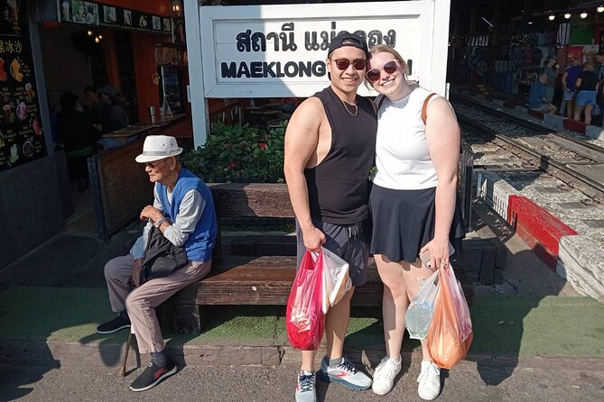 Private Floating Market and Maeklong Railway Tour from Bangkok - Wat Phet Samuth Woravihan and a calmer final stop