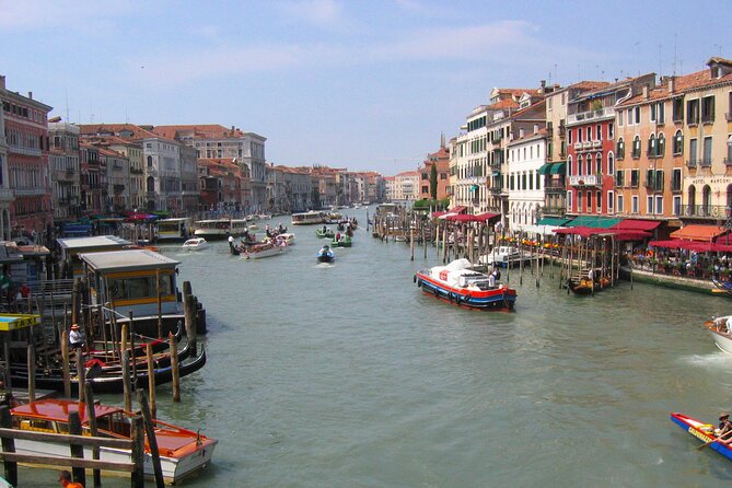 Private Full Day Tour from Milan to Venice with local tour guide and fast train - Lunch and the free afternoon
