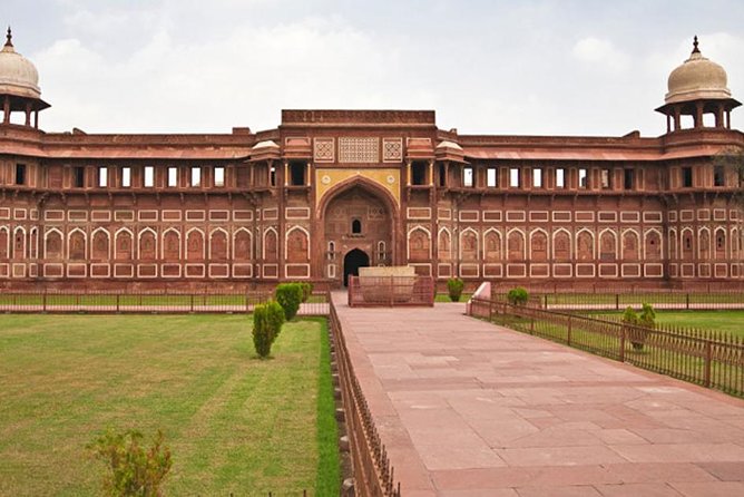 Private Taj Mahal & Agra Tour By Gatimaan Express Train - Agra Fort and the Mughal court