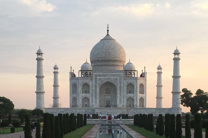 Private Tajmahal Day Tour From New Delhi By Gatiman Express Train - Meeting your driver at Nizamuddin Station