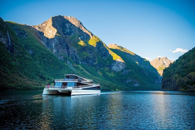 Private tour, Bergen to Oslo - Nærøyfjord Cruise & Flåm Railway - Flåm and the steep railway to Myrdal