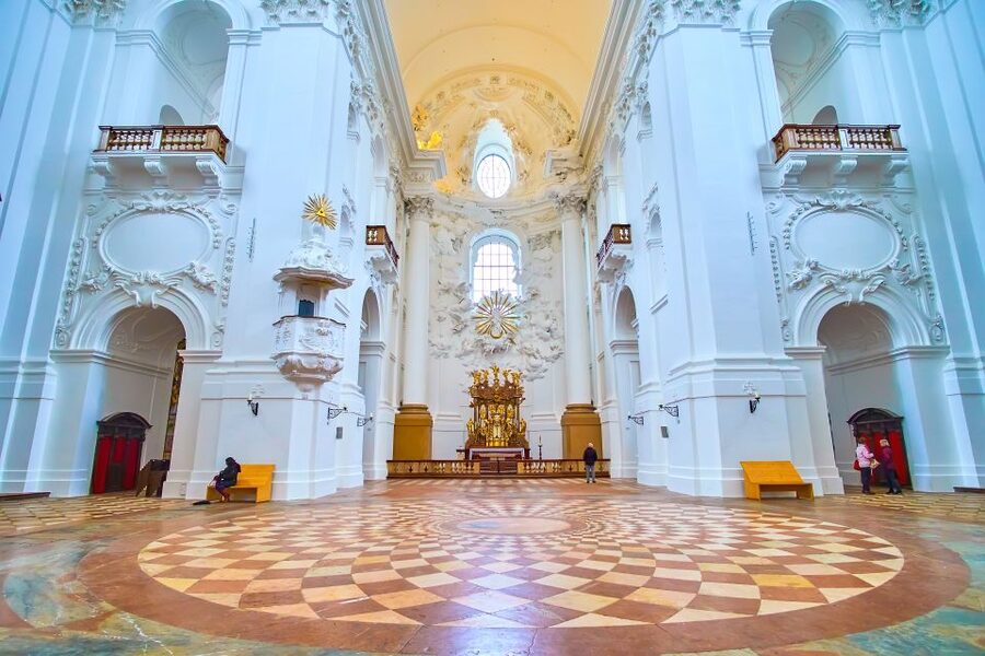 Private Tour of Salzburg from Vienna by Car or Train - Choosing between train and car from Vienna